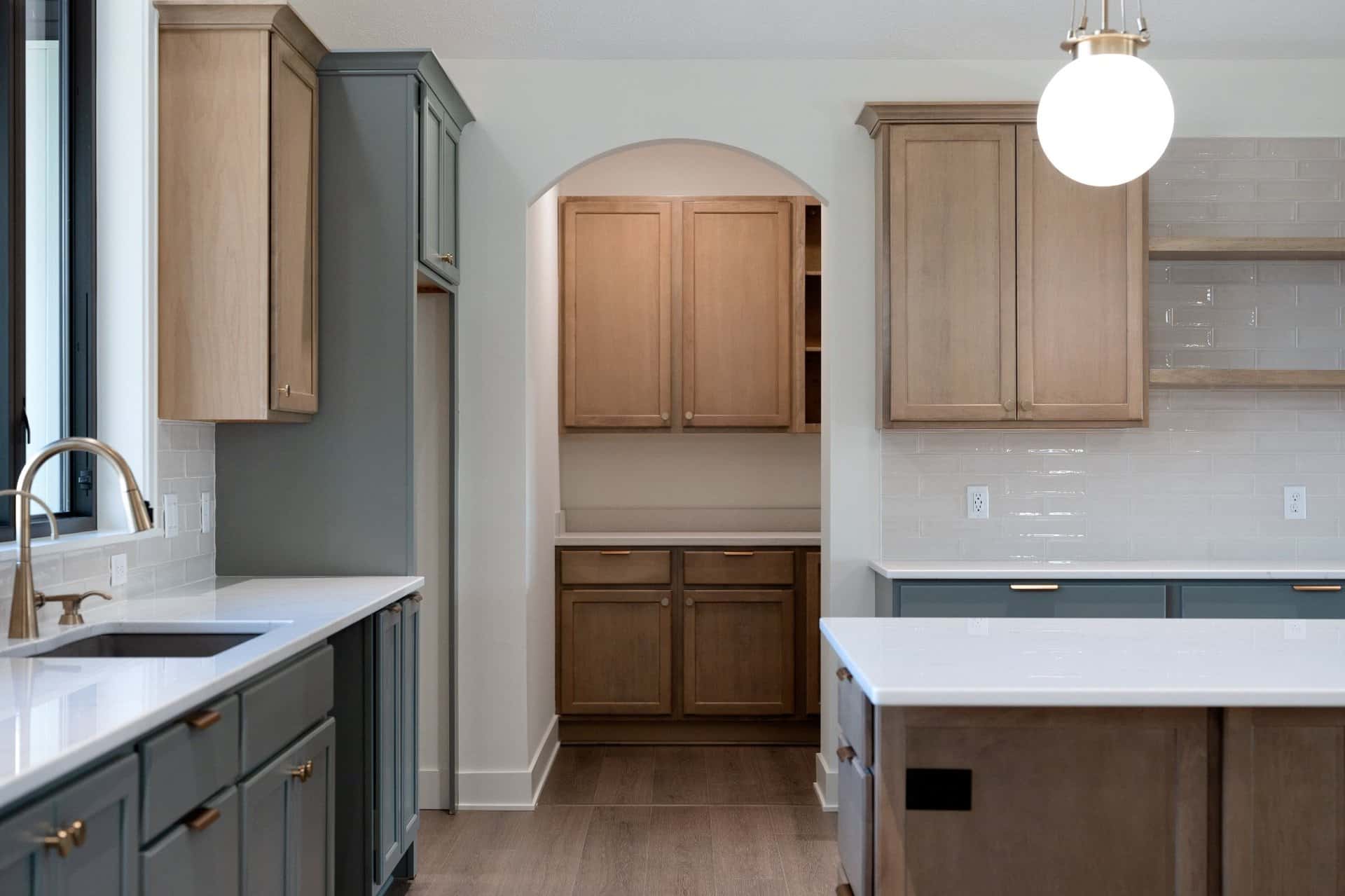 butler-pantry-arched-doorway-northeast-ohio-custom-home