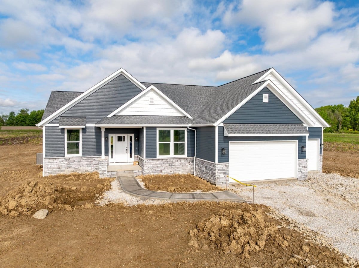 craftsman-ranch-home-stone-wainscot-custom-builder-summit-county-ohio
