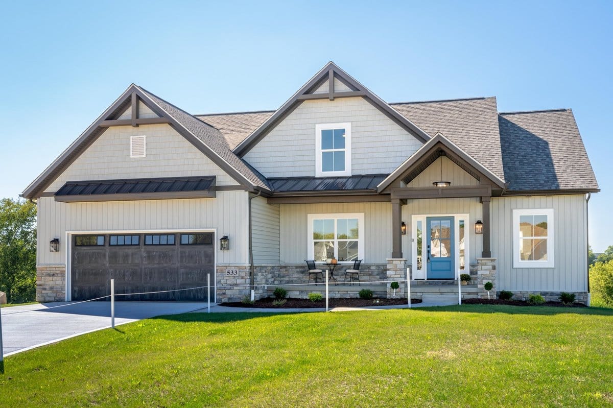 custom-ranch-home-front-porch-stone-accents-lake-township-builder