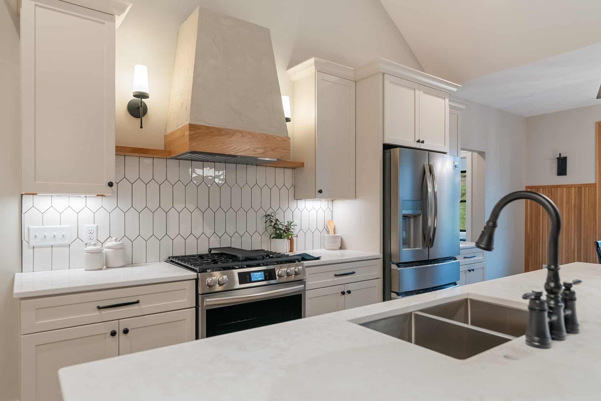 custom-range-hood-hexagon-backsplash-hartville-ohio-homes