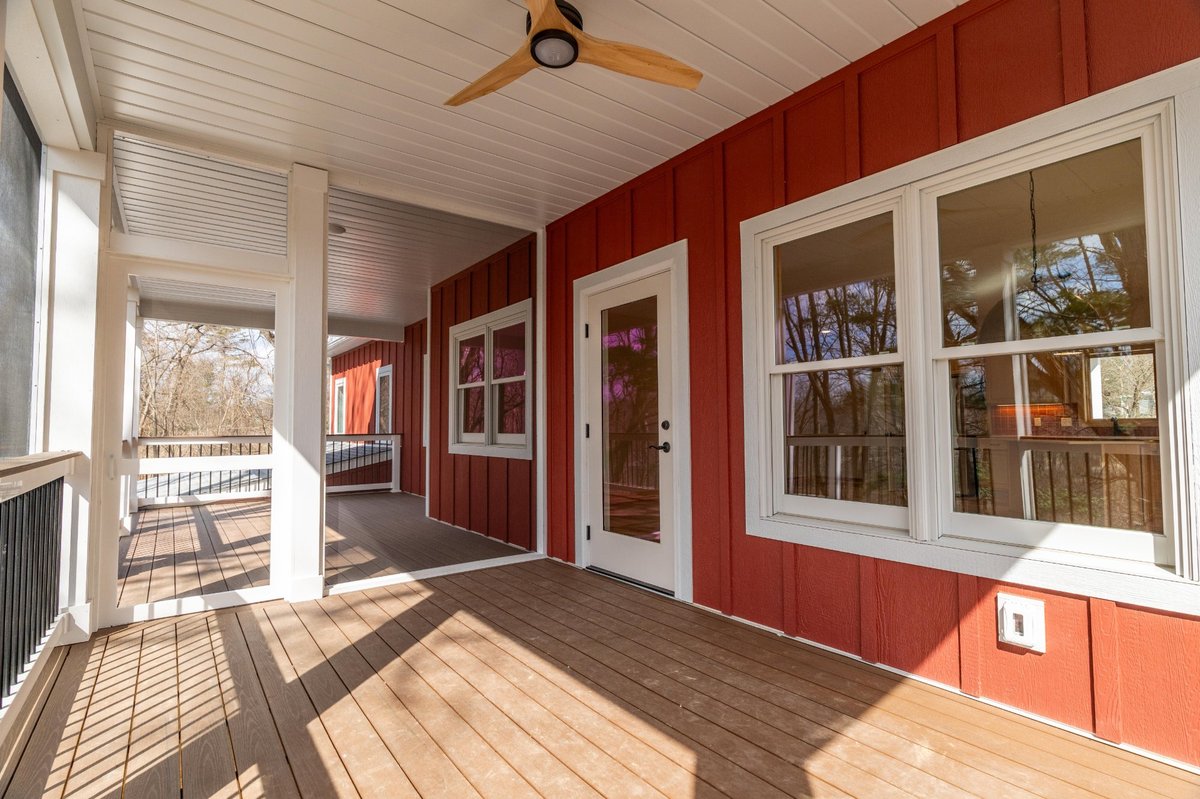 screened-porch-composite-deck-custom-home-lake-township-builder