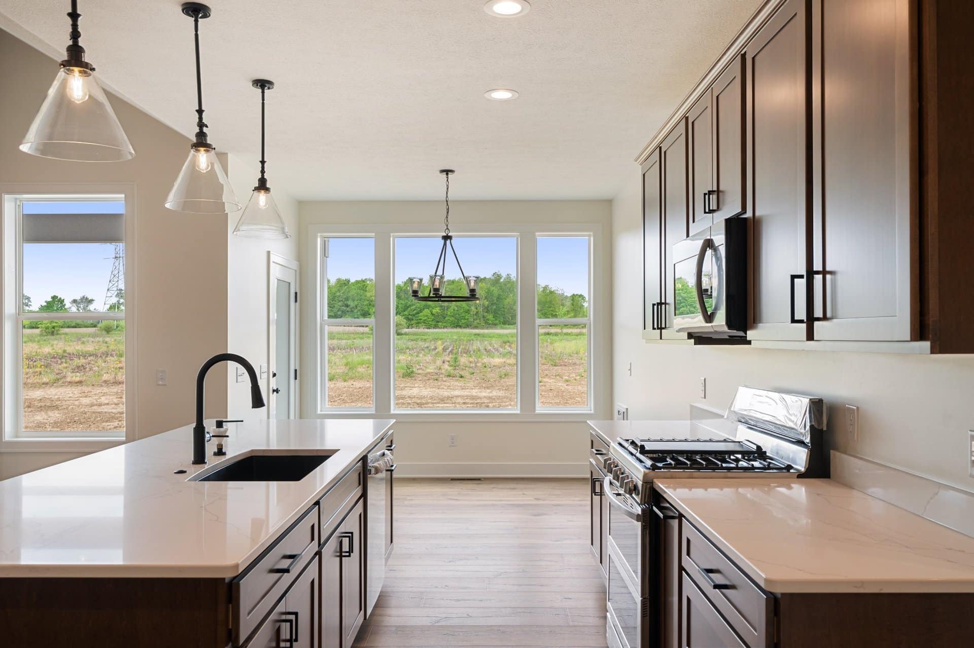 u-shaped-kitchen-layout-hartville-ohio-custom-home-construction