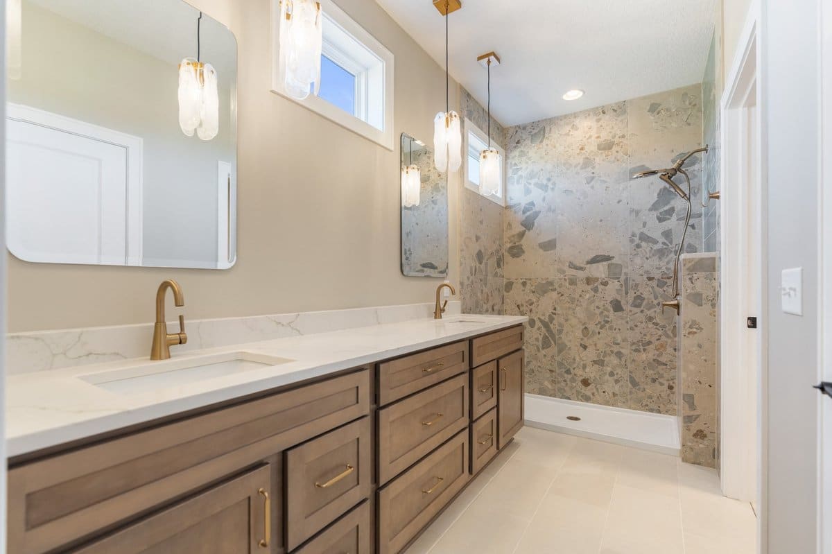 primary-bathroom-suite-terrazzo-shower-pendant-lighting-hartville